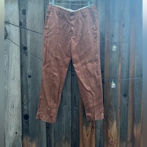 Beautifully made linen and viscose blend pant with silk pockets.